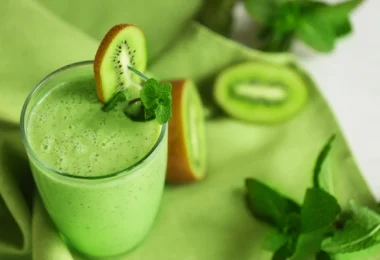 Green Kiwi Smoothie: A Refreshing Boost of Health in a Glass
