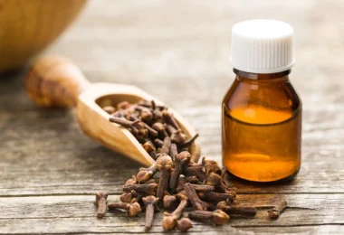 How to Use Clove Oil for Stronger Gums and Fresh Breath