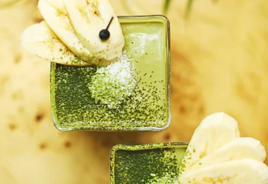 Easy Banana Matcha Smoothie Recipe