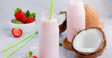 Strawberry-Coconut Beauty Smoothie That Tightens Skin Naturally
