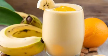 Banana & Orange Smoothie That Detoxes and Tightens Skin